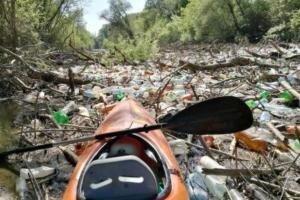 "Мусорная бомба замедленного действия": Экологи Венгрии бьют тревогу из-за украинского мусора