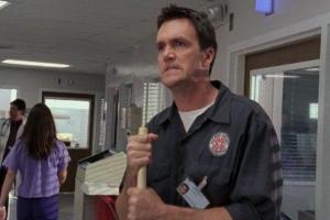 В России санитаров медцентра перевели в уборщики, чтобы не повышать им зарплату