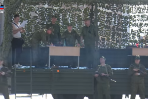 В Донецке и Луганске наблюдается большое скопление техники