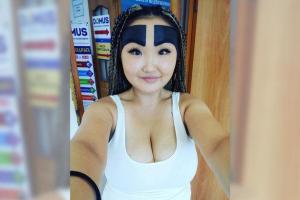 В Якутске избили блогершу с самыми широкими бровями