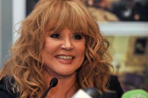 Алла Пугачева в коротких шортах поразила соцсети