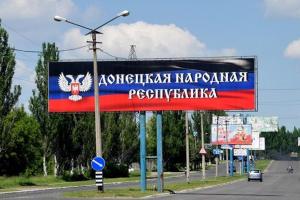 "Никто не обещал, что будет легко": В сети показали очередь за бензином в Донецке
