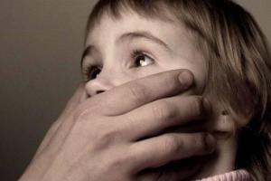На Львовщине женщина застала сожителя с 4-летней дочерью: отморозок насиловал девочку