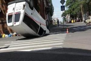 В Мариуполе перевернулась маршрутка с жителями "ДНР"