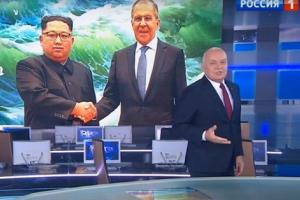 Пропагандисты Путина "дорисовали" Ким Чен Ыну улыбку на фото с Лавровым