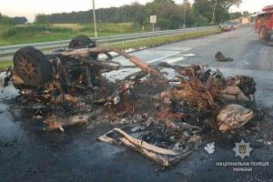 Смертельное ДТП на Полтавщине: авто сгорело дотла, погибли 2 человека