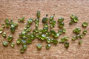 На Гавайи обрушился "дождь" из самоцветов после извержения вулкана