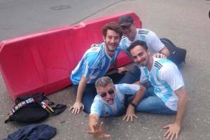 ЧМ-2018: в Нижнем Новгороде иностранные болельщики упали в "яму-аттракцион"