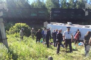 В России автобус столкнулся с поездом, есть погибшие