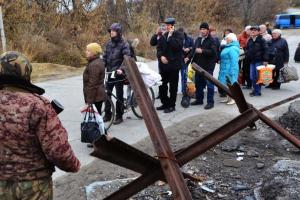 "Поставили штамп невыездного и отправили в военкомат": переселенец не смог вернуться из ОРДЛО