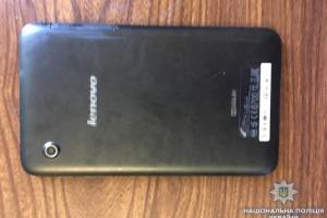 Ничего святого: в столичном метро мужчина вытащил планшет из рюкзака подростка