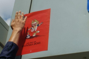 Возле телеканала "Интер" провели акцию протеста относительно трансляции ЧМ-2018