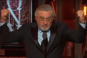 Роберт де Ниро в прямом эфире обматерил Трампа