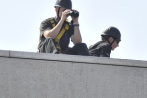 В Шотландии мужчина с ножом напал на полицейских