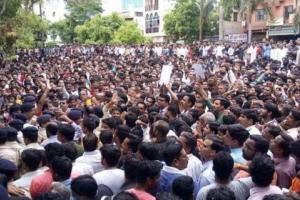 Повесить: в Индии тысячи людей требуют смертной казни для насильников 7-летней девочки