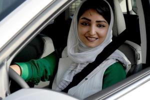 Женщинам Саудовской Аравии разрешили водить автомобиль