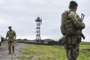 На Буковине несколько десятков злоумышленников напали на пограничников: один нападавший ранен
