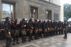 Столкновения в Киеве: пострадали несколько правоохранителей 