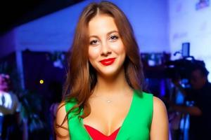 "Совсем скоро этот день": солистка «ВИА Гры» примерила свадебное платье
