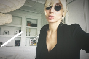 Устала, позавтракала и записала видео: Лобода приехала в Киев