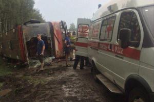В Подмосковье перевернулся автобус с пассажирами, много пострадавших