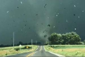 Сильнейший торнадо в США: американец снял жуткое видео - такими кадрами обычно пугают кинозрителя