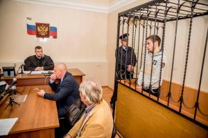 Павел Гриб выглядит очень истощенным и подавленным: самого юного узника Кремля оставили под стражей до 20 декабря
