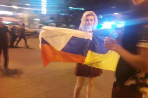 Киевлян разозлили "туристы" с российским флагом, которые "не разбираются в политике"