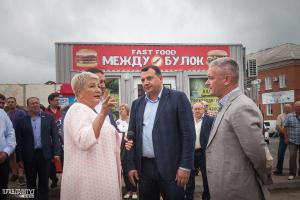 Шедевральный кадр: фото украинского чиновника "между булок" взорвало соцсети