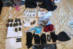 Опасные соседи: в одной из квартир Киева нашли арсенал оружия