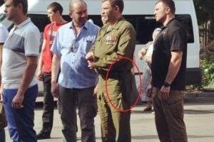 Боевик Захарченко пришел в церковь с ножом - соцсети