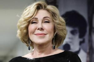 "Бабулька не стареет": соцсети обсуждают новый снимок Успенской