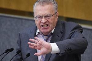 Жириновский дал по голове парню, который облил его пивом после финального матча ЧМ-2018