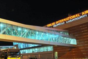 В аэропорту Тбилиси россиянин разлил токсичную жидкость, 7 человек госпитализированы