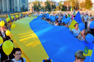 Порошенко поздравил жителей Лисичанска, Северодонецка и Рубежного с 4-й годовщиной освобождения от наемников РФ