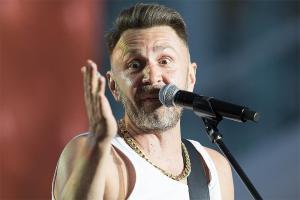 Поклонники обсуждают новый роман Шнурова