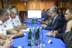 Порошенко заявил о возможной атаке России на Мариуполь