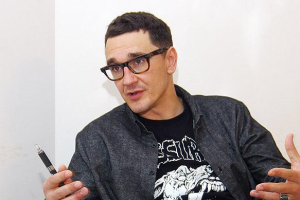 "Мне, наркоману, видно то, что вам, здравомыслящим, нет!" - сеть взорвала реакция одесского поэта на бой Усика в Москве