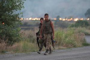 Годовщина "Иловайского котла": У посольства РФ в Киеве установили 366 крестов