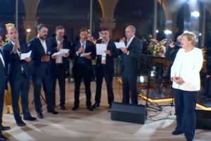 Меркель исполнила свою любимую песню с грузинским хором: опубликовано видео