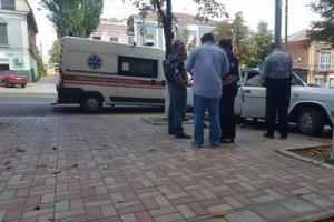 Приехал за пенсией с Донецка: В Мариуполе под Ощадбанком умер пожилой мужчина