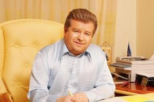 В халате и с голыми ногами: поющий ректор Поплавский показал свое идеальное утро