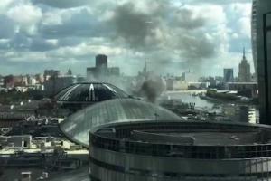 В Москве загорелся крупный торговый центр