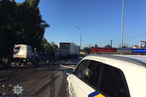 На трассе Киев - Чоп смертельное ДТП: автомобили едут в объезд