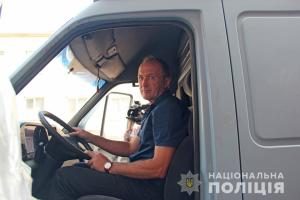 Полицейские Житомирщины вернули волонтерам микроавтобус, который отобрали боевики ОРДЛО