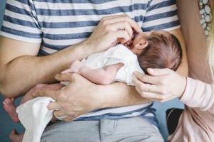 Уход за ребенком: в Украине отцам предоставят право на неполный рабочий день