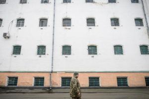 В Лукьяновском СИЗО при загадочных обстоятельствах умер заключенный