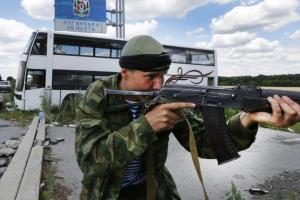 "ДНР" для "ЛНР" не братья?": Луганские донецких не пускают в Россию