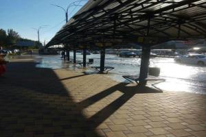 В Киеве бульвар Дружбы Народов утонул в фекалиях