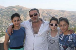 Убийство тремя сестрами отца в Москве: Открылись страшные подробности из жизни семьи Хачатурян